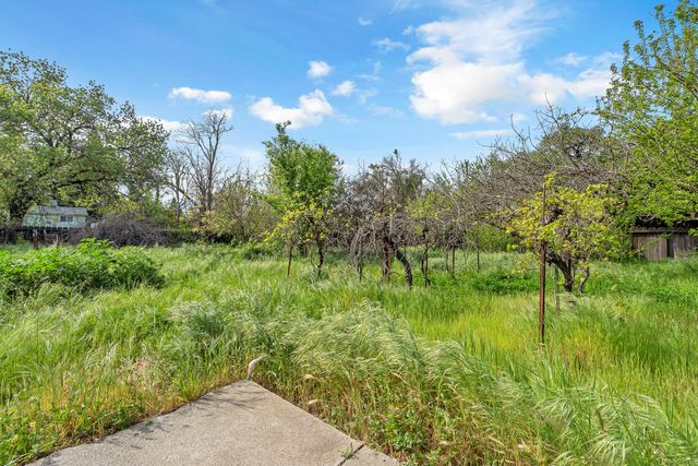 240 D Street, Tehama, CA 96090