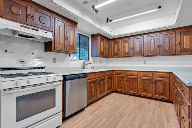 240 D Street, Tehama, CA 96090