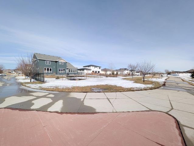 2858 RIVERS BEND Drive E, West Fargo, ND 58078