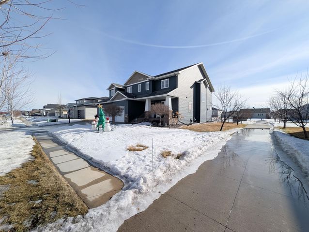 2858 RIVERS BEND Drive E, West Fargo, ND 58078