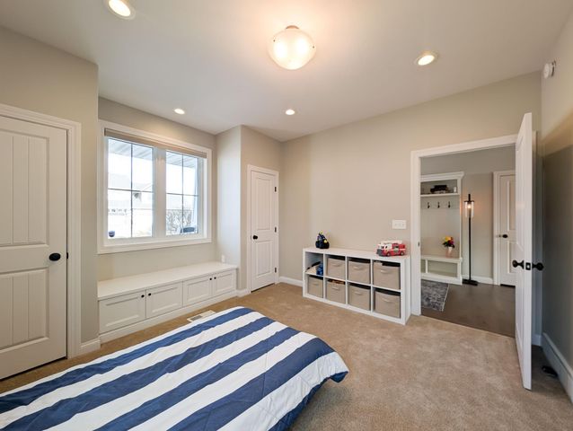 2858 RIVERS BEND Drive E, West Fargo, ND 58078