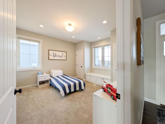 2858 RIVERS BEND Drive E, West Fargo, ND 58078