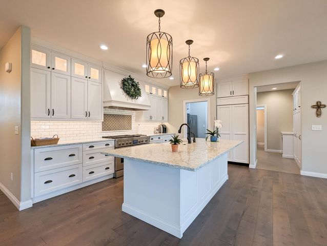 2858 RIVERS BEND Drive E, West Fargo, ND 58078