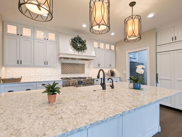 2858 RIVERS BEND Drive E, West Fargo, ND 58078