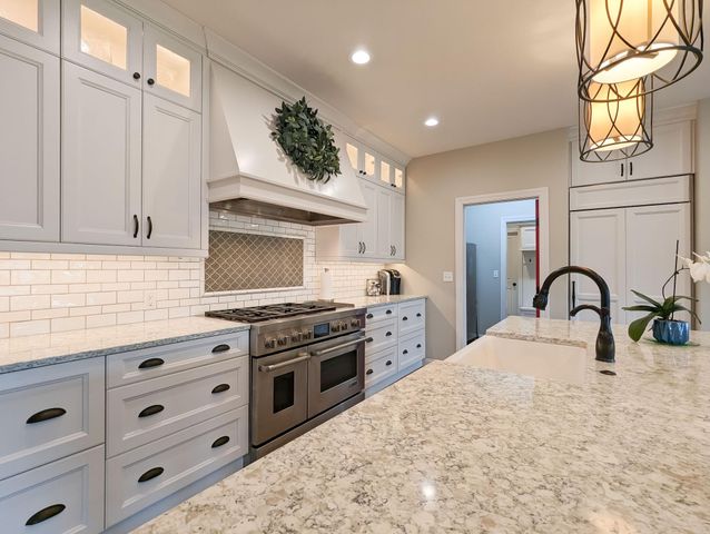 2858 RIVERS BEND Drive E, West Fargo, ND 58078