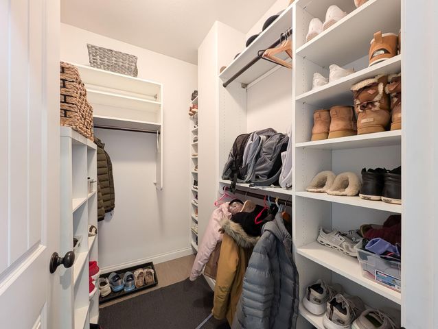 2858 RIVERS BEND Drive E, West Fargo, ND 58078