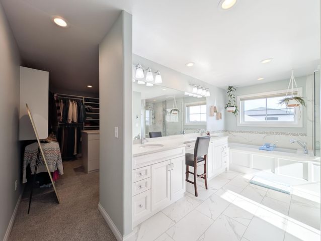 2858 RIVERS BEND Drive E, West Fargo, ND 58078