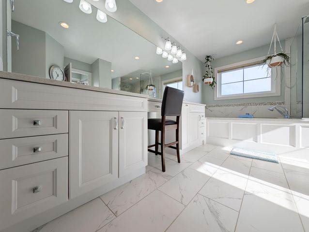 2858 RIVERS BEND Drive E, West Fargo, ND 58078