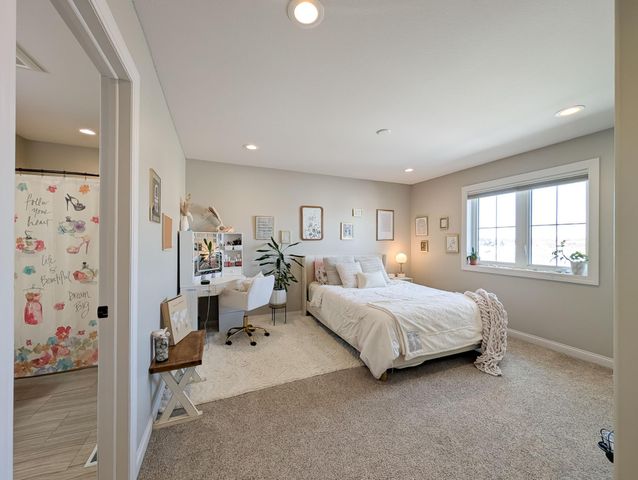 2858 RIVERS BEND Drive E, West Fargo, ND 58078