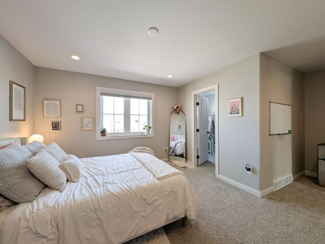 2858 RIVERS BEND Drive E, West Fargo, ND 58078