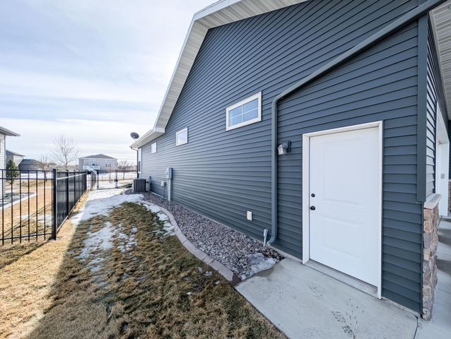 2858 RIVERS BEND Drive E, West Fargo, ND 58078