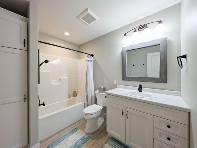 2858 RIVERS BEND Drive E, West Fargo, ND 58078