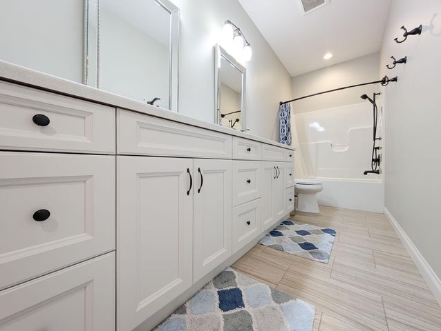 2858 RIVERS BEND Drive E, West Fargo, ND 58078