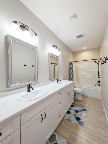 2858 RIVERS BEND Drive E, West Fargo, ND 58078