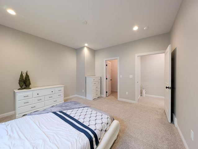 2858 RIVERS BEND Drive E, West Fargo, ND 58078