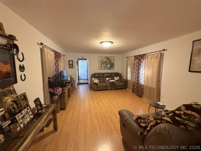 18021 S 71st West Avenue, Mounds, OK 74047