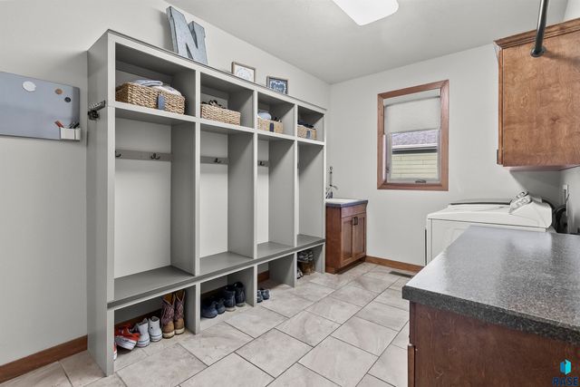 8609 S Carver Cir Circle, Sioux Falls, SD 57108