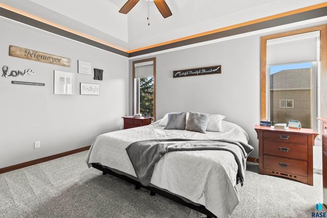 8609 S Carver Cir Circle, Sioux Falls, SD 57108