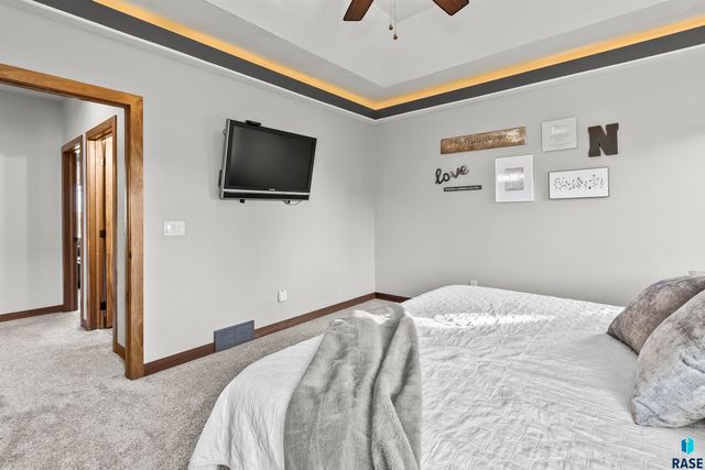 8609 S Carver Cir Circle, Sioux Falls, SD 57108