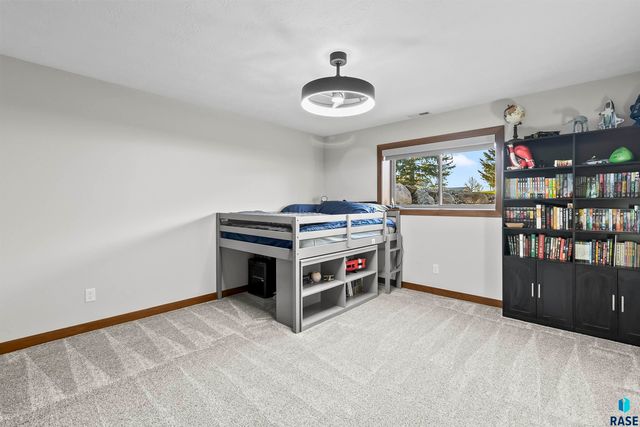 8609 S Carver Cir Circle, Sioux Falls, SD 57108