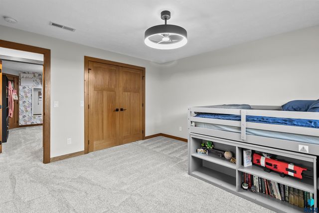 8609 S Carver Cir Circle, Sioux Falls, SD 57108