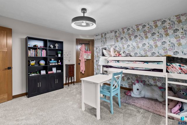 8609 S Carver Cir Circle, Sioux Falls, SD 57108