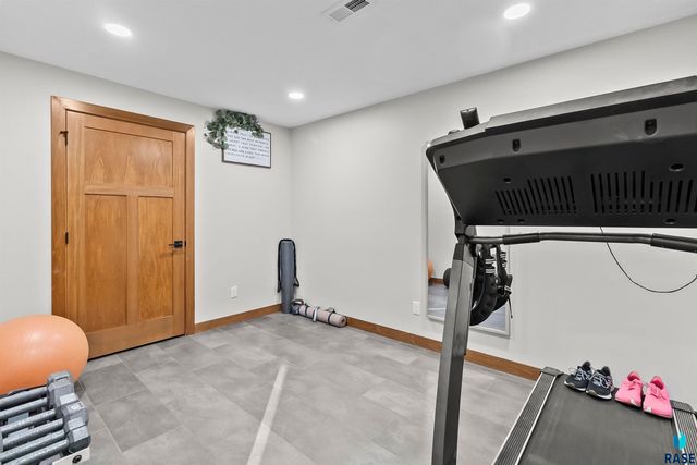 8609 S Carver Cir Circle, Sioux Falls, SD 57108