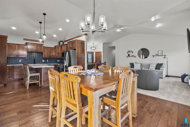 8609 S Carver Cir Circle, Sioux Falls, SD 57108