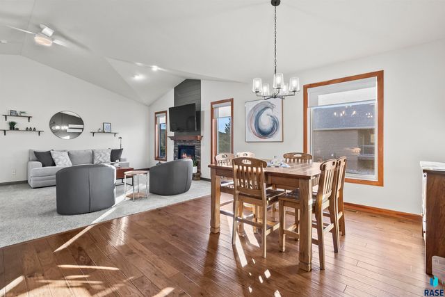 8609 S Carver Cir Circle, Sioux Falls, SD 57108