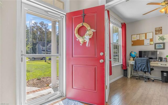 3520 Parr LN, Chesapeake, VA 23323