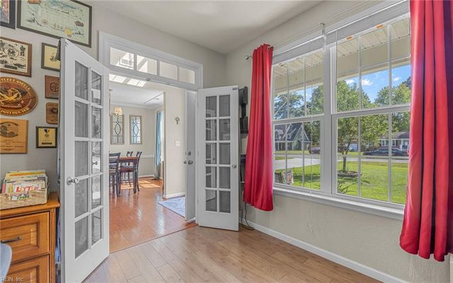 3520 Parr LN, Chesapeake, VA 23323