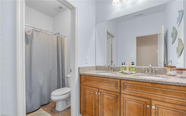3520 Parr LN, Chesapeake, VA 23323