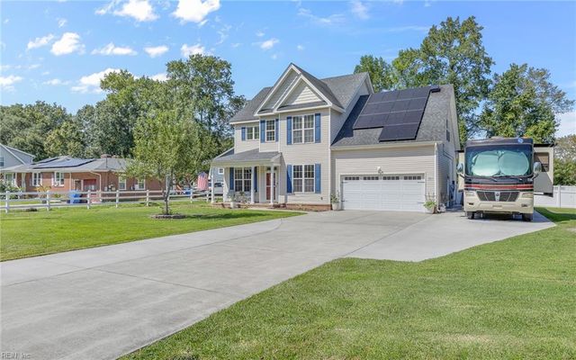 3520 Parr LN, Chesapeake, VA 23323