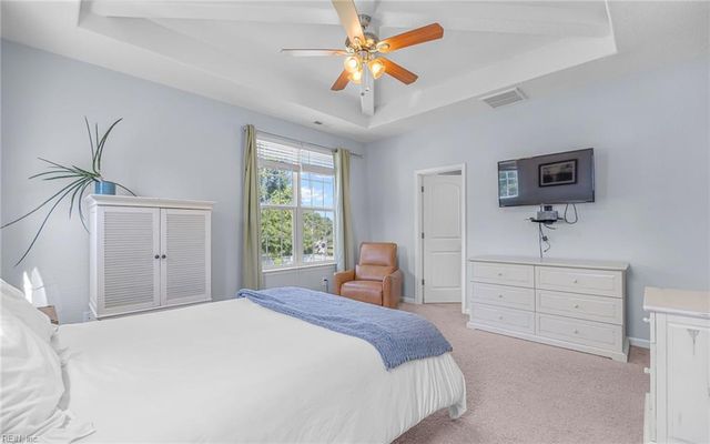 3520 Parr LN, Chesapeake, VA 23323