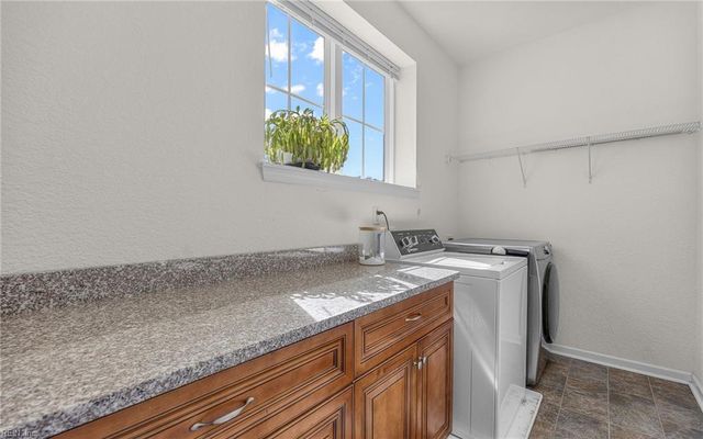 3520 Parr LN, Chesapeake, VA 23323