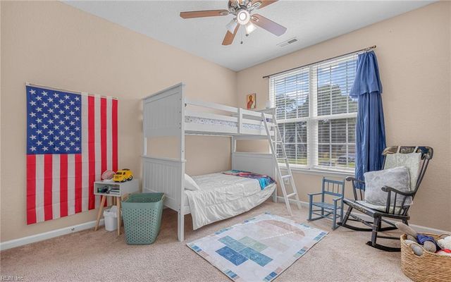 3520 Parr LN, Chesapeake, VA 23323