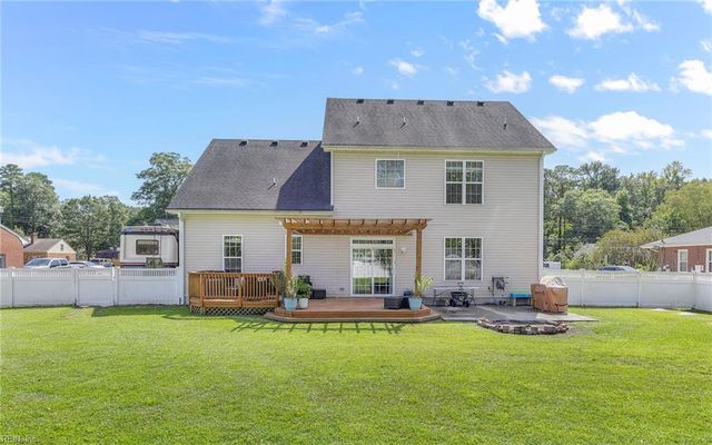 3520 Parr LN, Chesapeake, VA 23323
