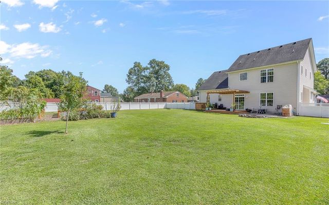 3520 Parr LN, Chesapeake, VA 23323