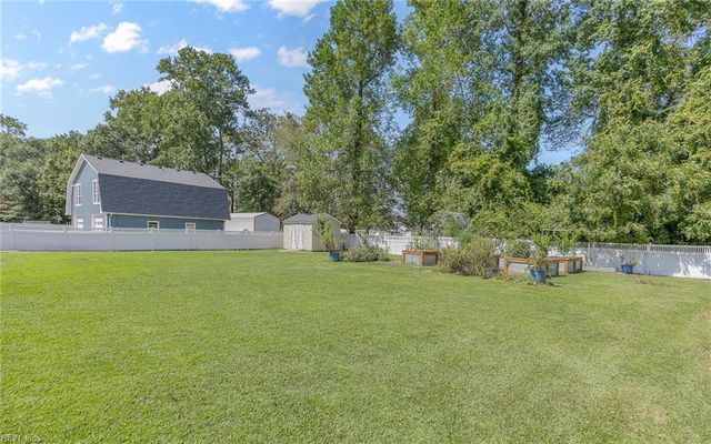 3520 Parr LN, Chesapeake, VA 23323