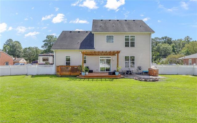 3520 Parr LN, Chesapeake, VA 23323