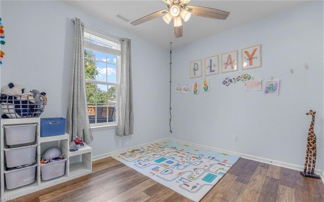3520 Parr LN, Chesapeake, VA 23323