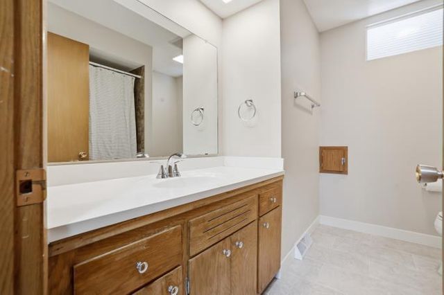 10915 W Harvard LANE, Wauwatosa, WI 53226
