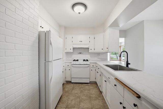 10915 W Harvard LANE, Wauwatosa, WI 53226