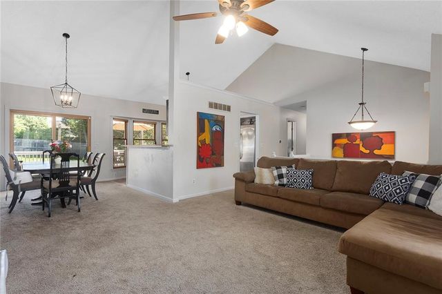 7210 NE 70th Street, Kansas City, MO 64119