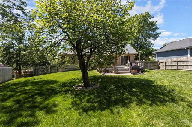 7210 NE 70th Street, Kansas City, MO 64119