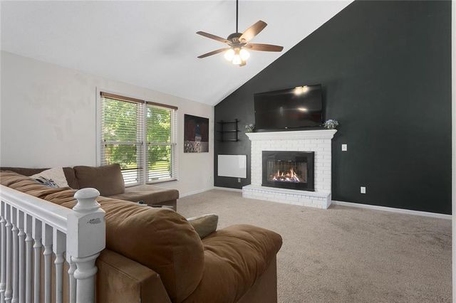 7210 NE 70th Street, Kansas City, MO 64119