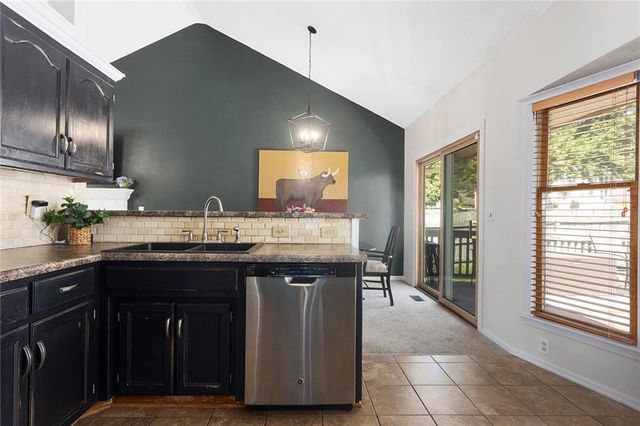 7210 NE 70th Street, Kansas City, MO 64119