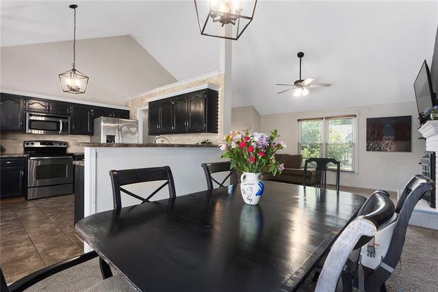 7210 NE 70th Street, Kansas City, MO 64119