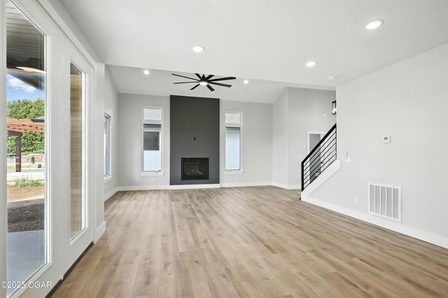 837 Modern Way, Carthage, MO 64836