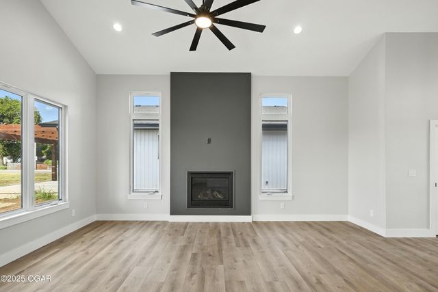 837 Modern Way, Carthage, MO 64836